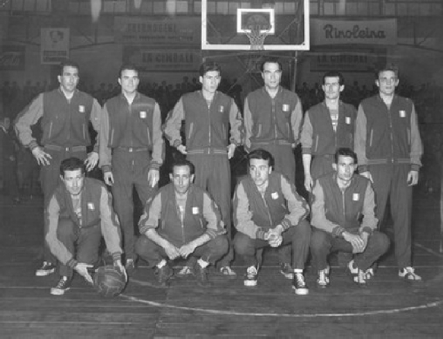 Formazione Borletti campione d’Italia 1951 - 52: (in piedi) Rubini giocatore ed all., Romanutti, Benazuz, Sforza, Miliani, Pagani (accosciati) Stefanini, Reina, Gamba,  Valsecchi.